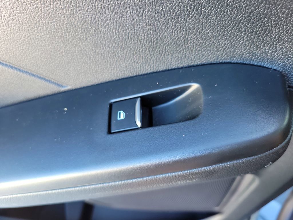 Ford Escape - Thumbnail 14