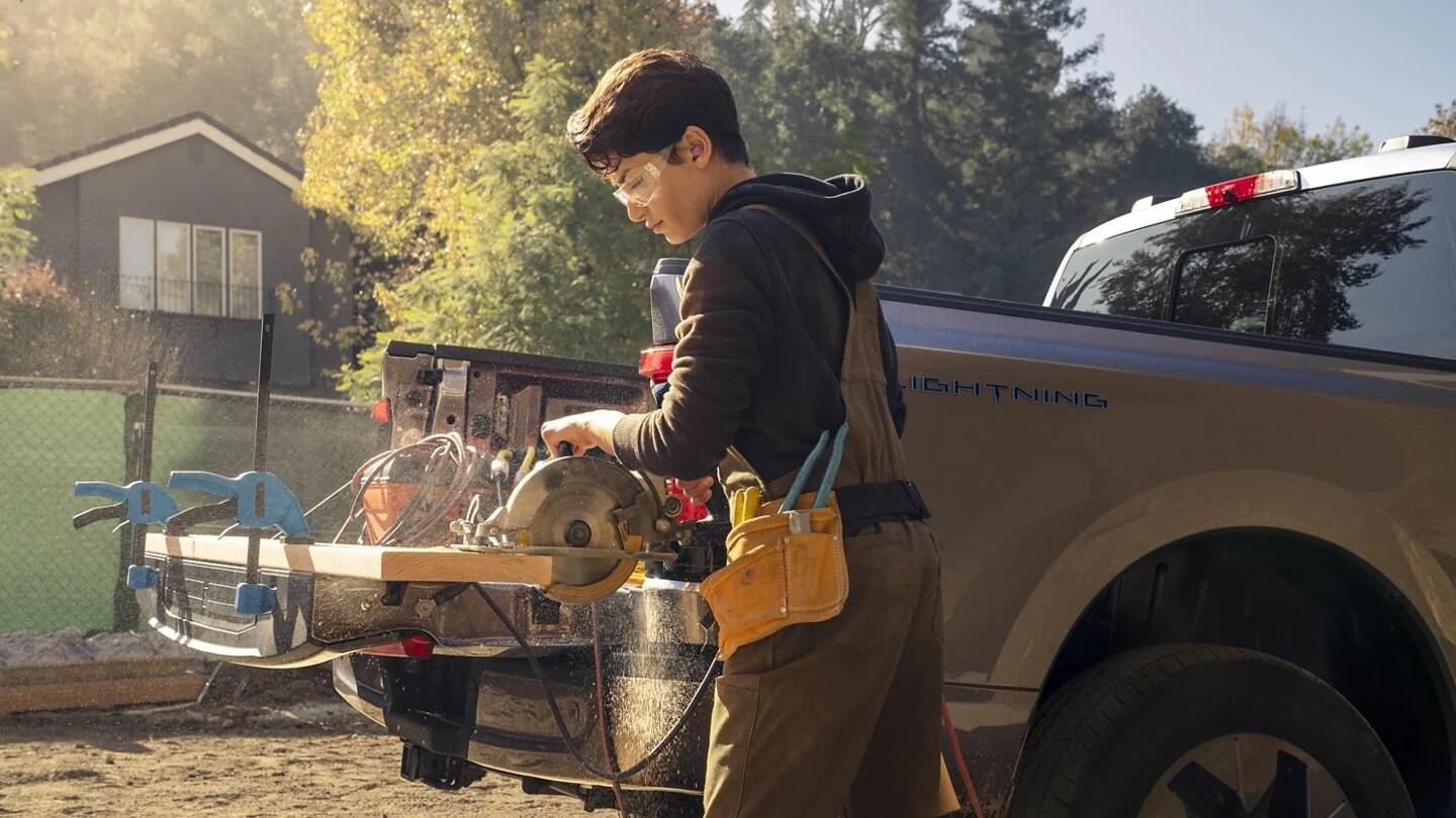 Ford F-150 Lightning - Thumbnail 10