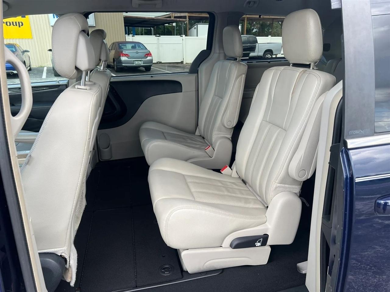 Chrysler Town & Countrytouring-L - Thumbnail 11