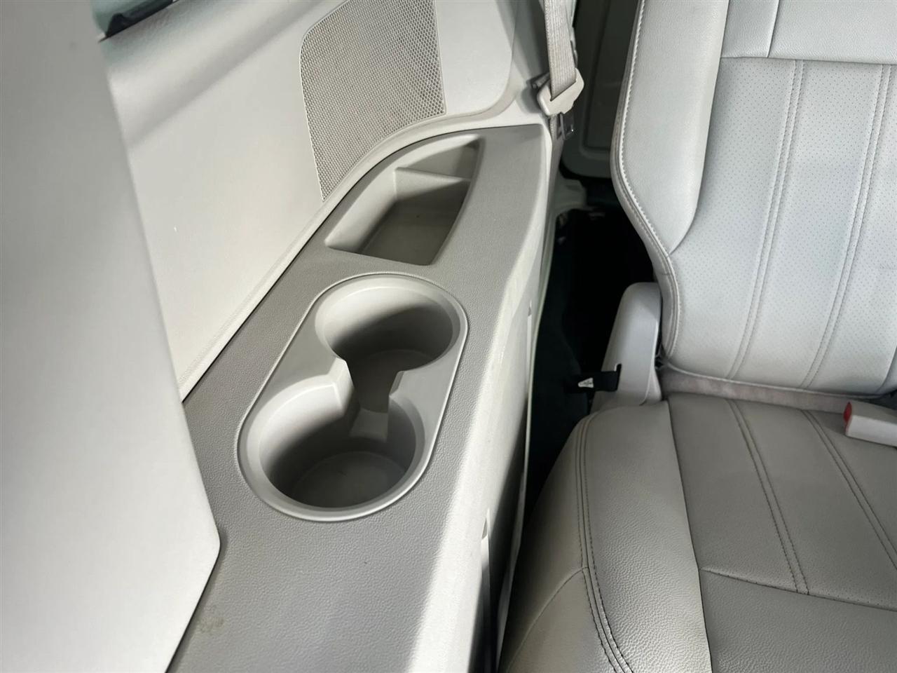 Chrysler Town & Countrytouring-L - Thumbnail 18