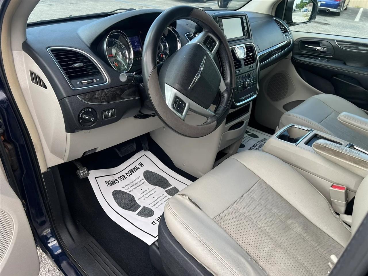 Chrysler Town & Countrytouring-L - Thumbnail 9