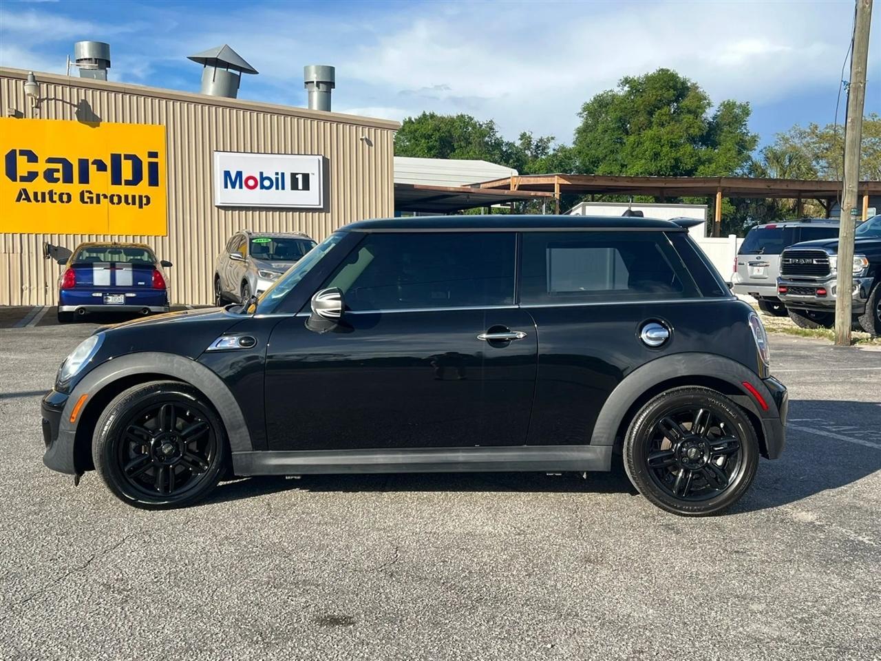 Mini Coopers - Thumbnail 6