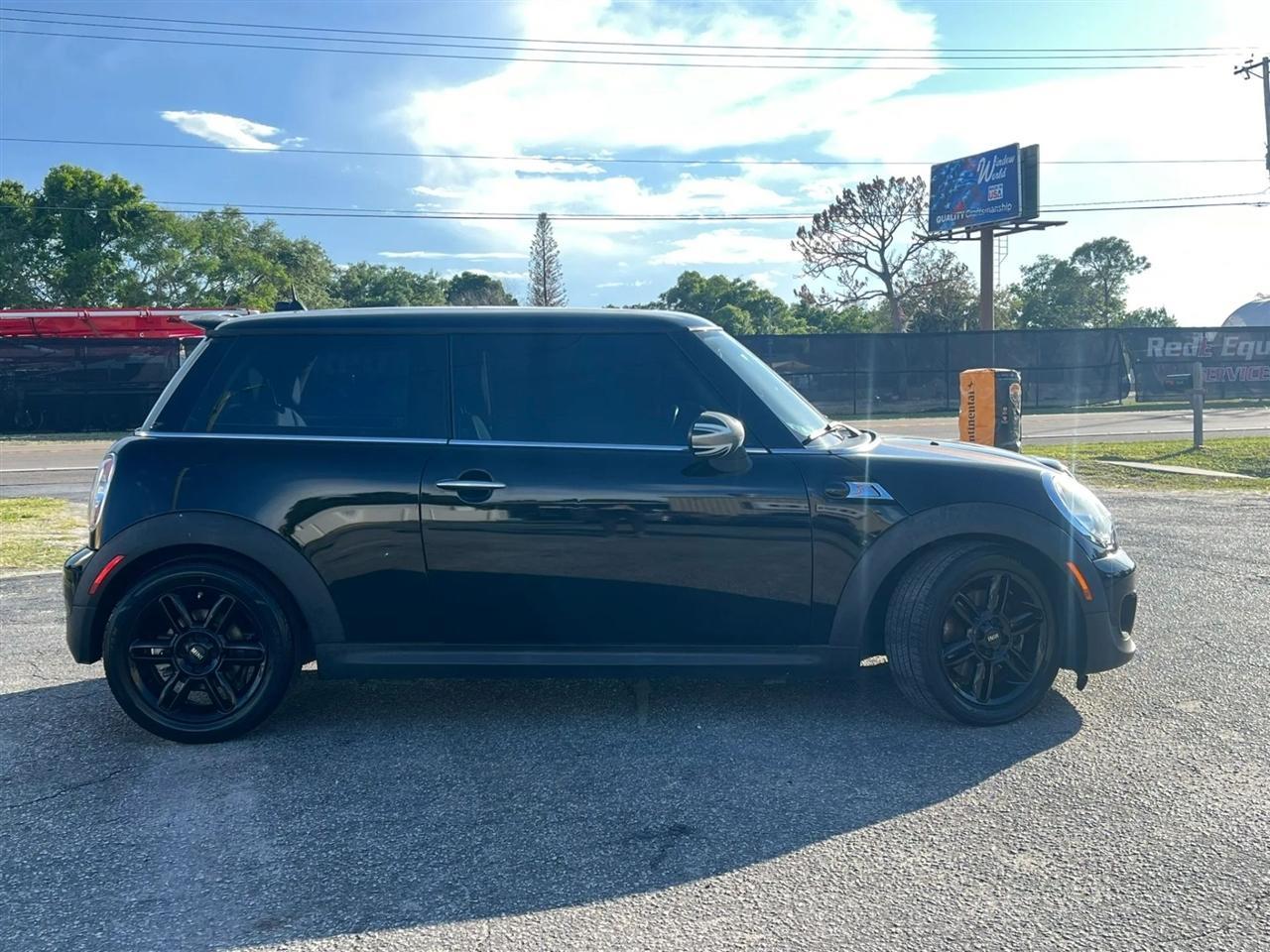 Mini Coopers - Thumbnail 2