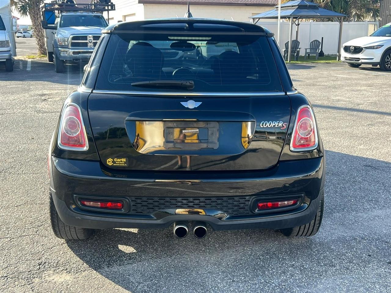 Mini Coopers - Thumbnail 4