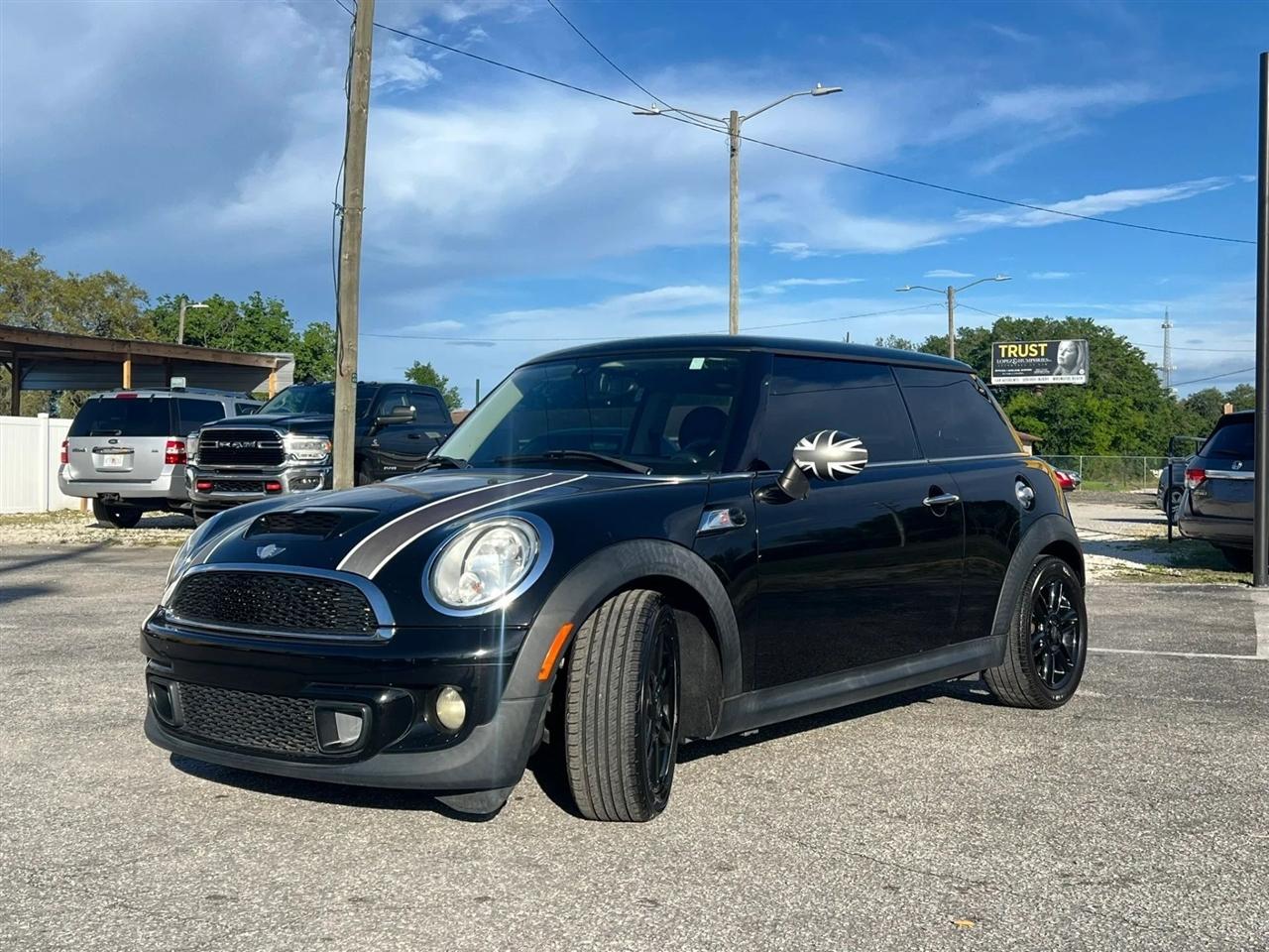 Mini Coopers - Thumbnail 7