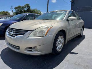 Nissan Altima - Thumbnail 8
