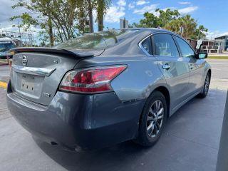 Nissan Altima - Thumbnail 4