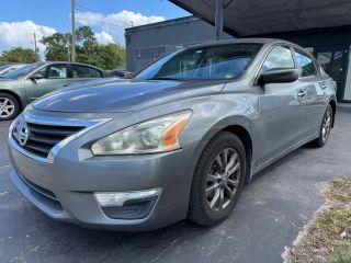 Nissan Altima - Thumbnail 2