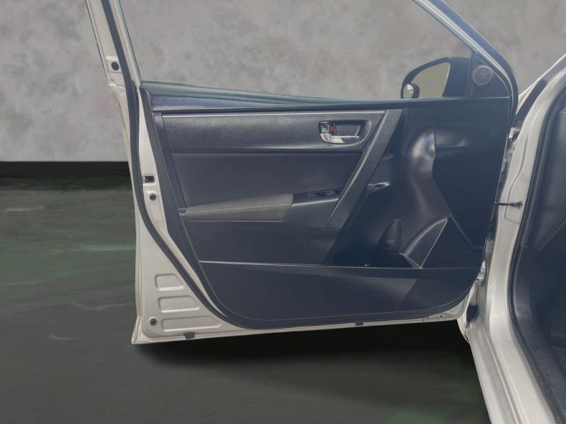 Toyota Corolla Le - Thumbnail 10