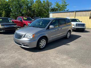 Chrysler Town & Country - Thumbnail 8