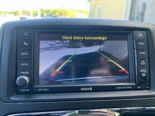 Chrysler Town & Country - Thumbnail 17