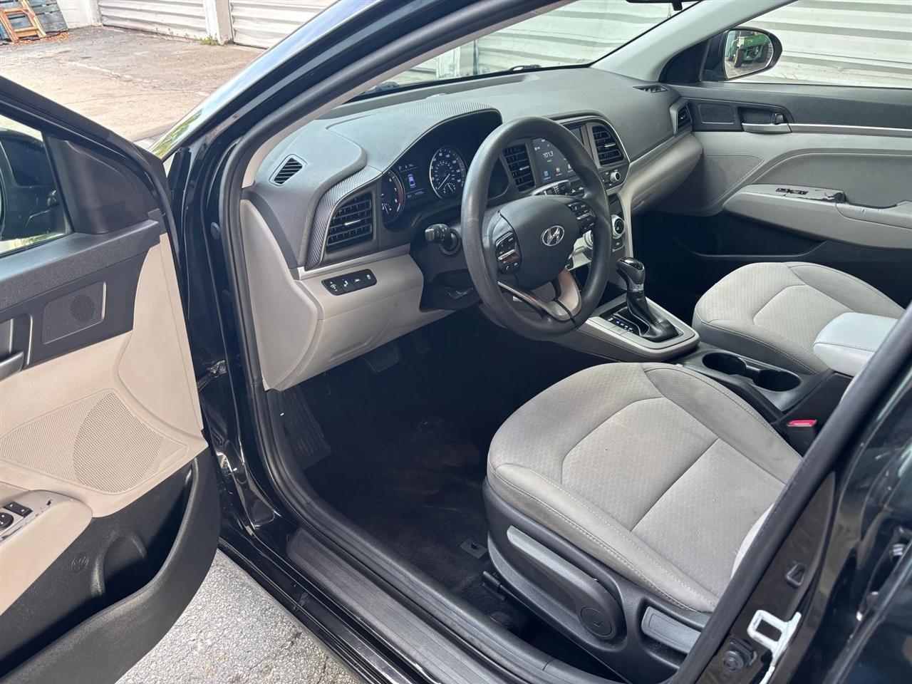 Hyundai Elantra Limited - Thumbnail 11