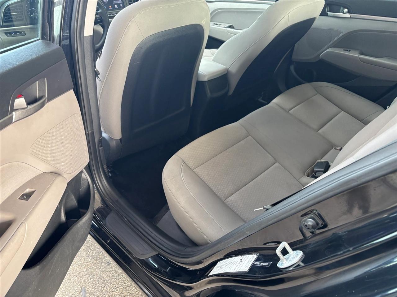 Hyundai Elantra Limited - Thumbnail 13