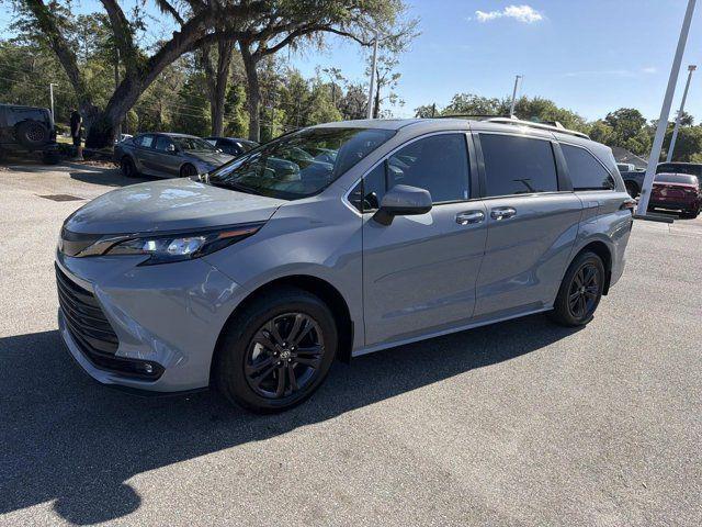 Toyota Sienna Xle Awd Woodland Edition - Thumbnail 5