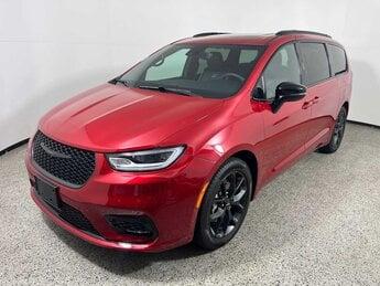 Chrysler Pacifica - View 1