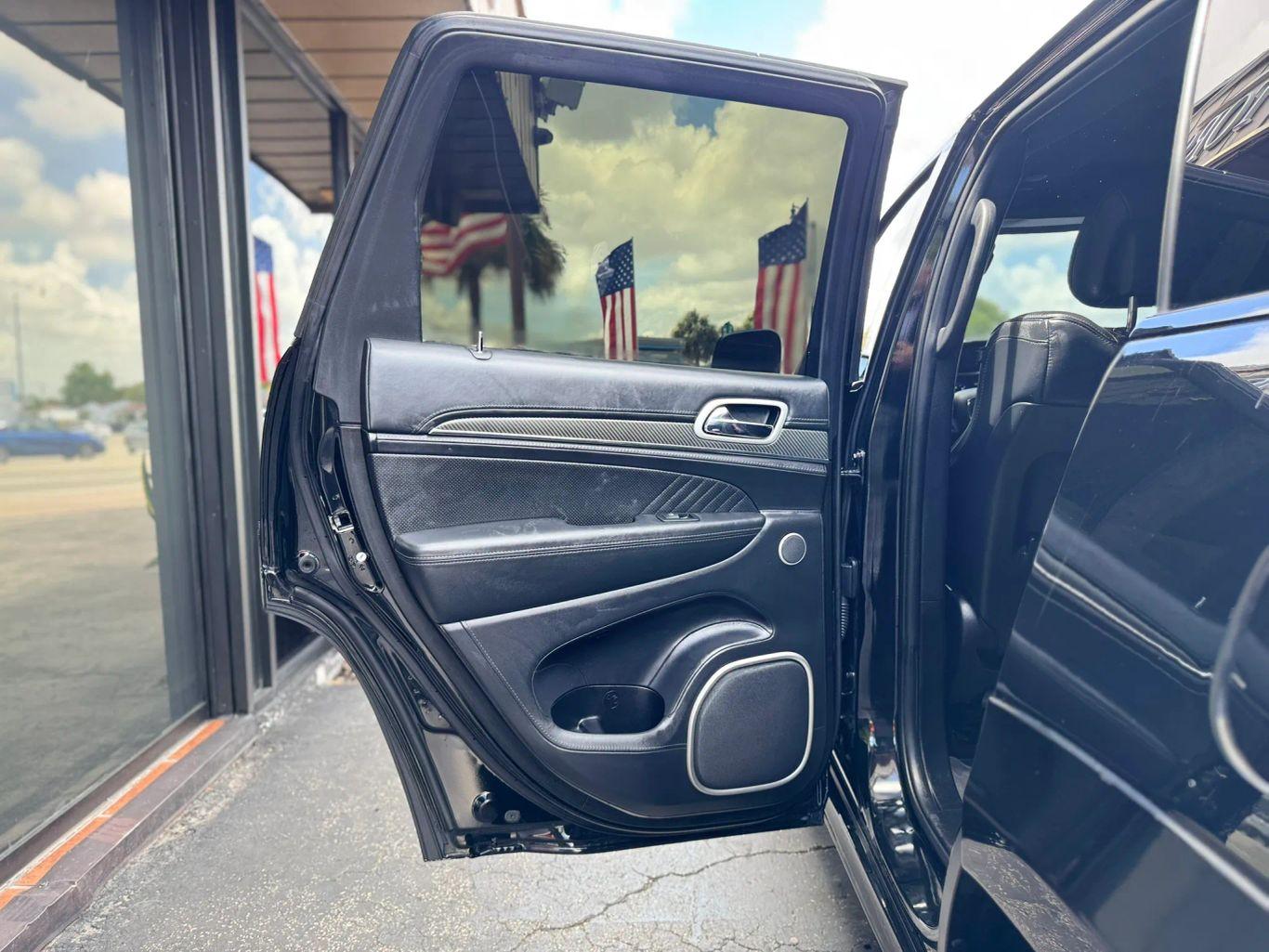 Jeep Grand Cherokee Srt Sport Utility 4D - Thumbnail 17