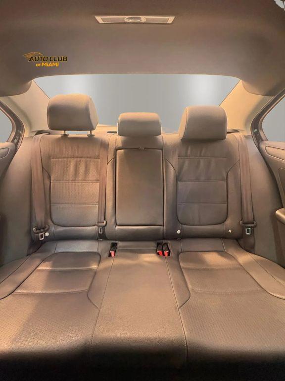 Volkswagen Jetta - Thumbnail 18