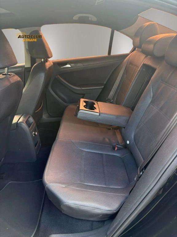 Volkswagen Jetta - Thumbnail 19