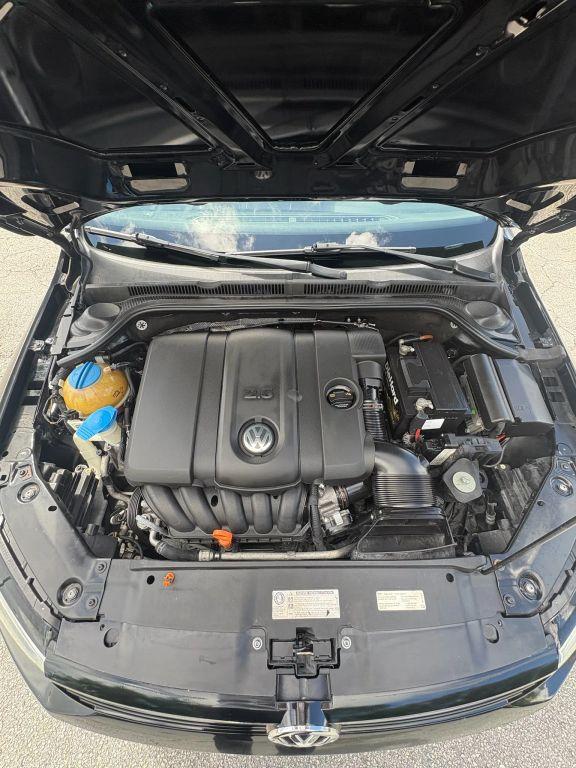 Volkswagen Jetta - Thumbnail 2