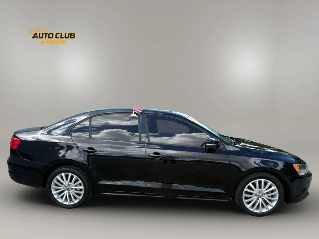 Volkswagen Jetta - Thumbnail 10