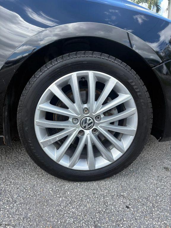 Volkswagen Jetta - Thumbnail 12