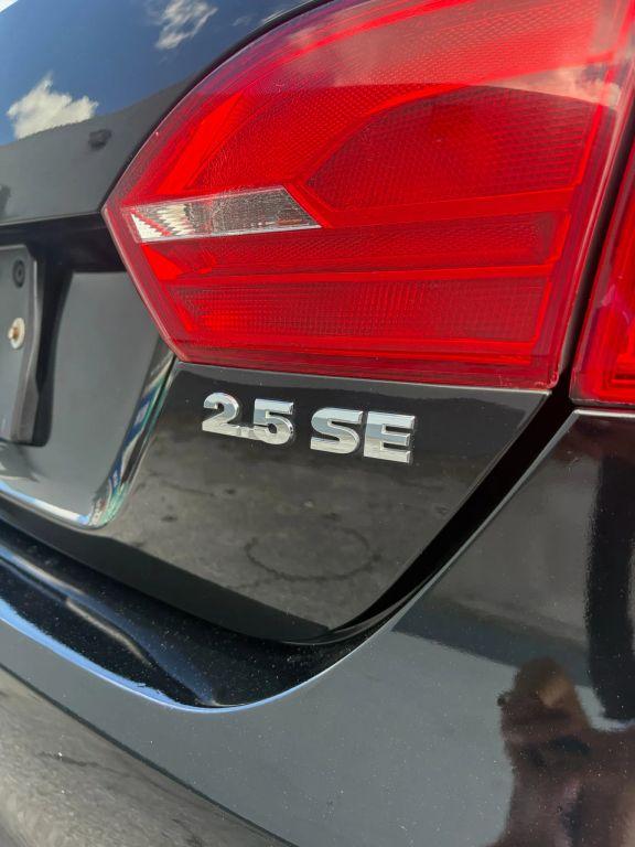 Volkswagen Jetta - Thumbnail 14