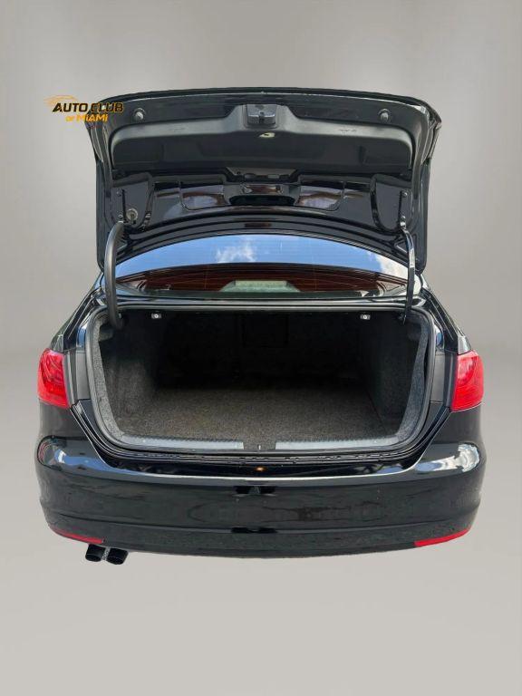 Volkswagen Jetta - Thumbnail 15