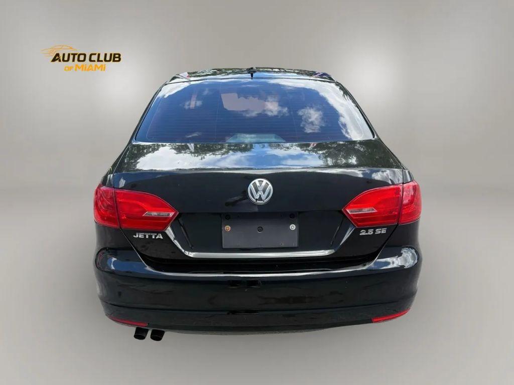 Volkswagen Jetta - Thumbnail 11