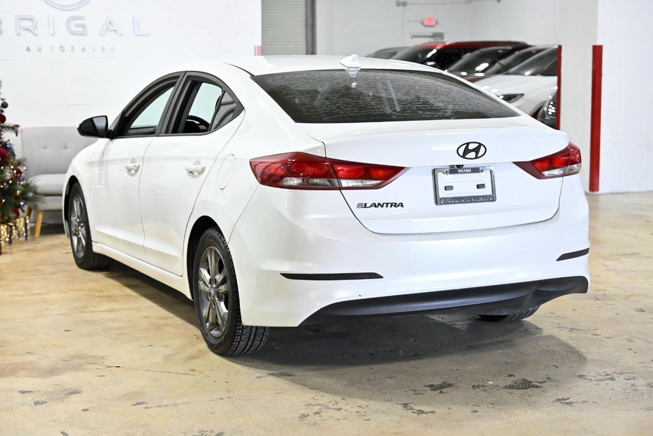 Hyundai Elantra - Thumbnail 7