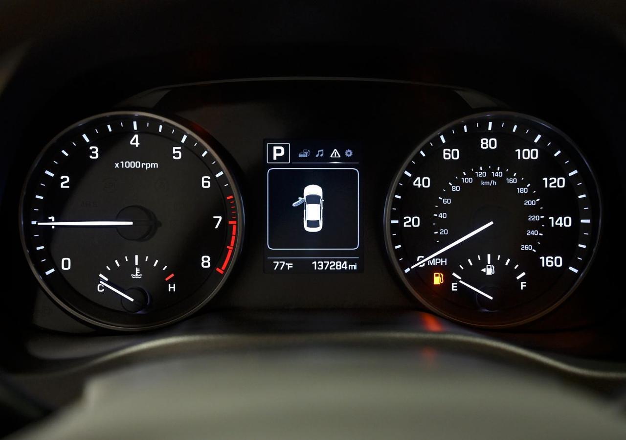 Hyundai Elantra - Thumbnail 11