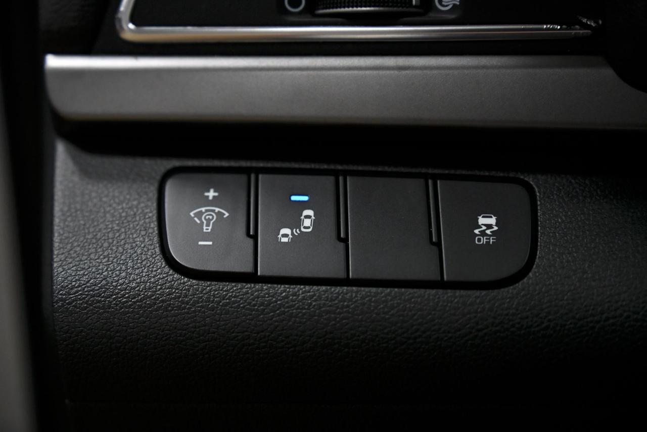 Hyundai Elantra - Thumbnail 17