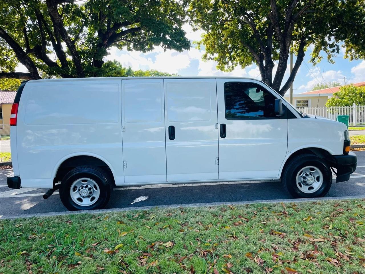 Chevrolet Express - Thumbnail 7