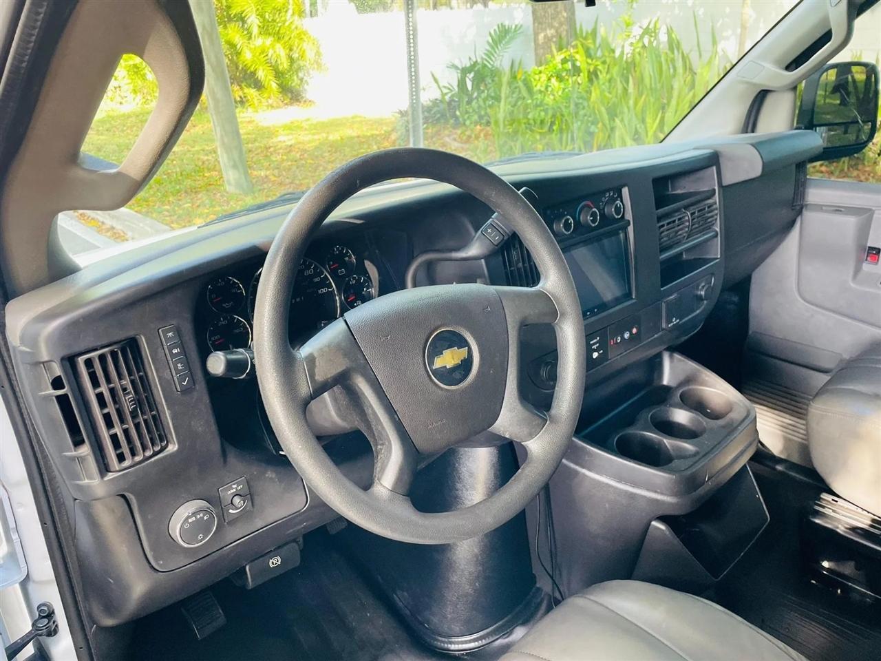 Chevrolet Express - Thumbnail 11