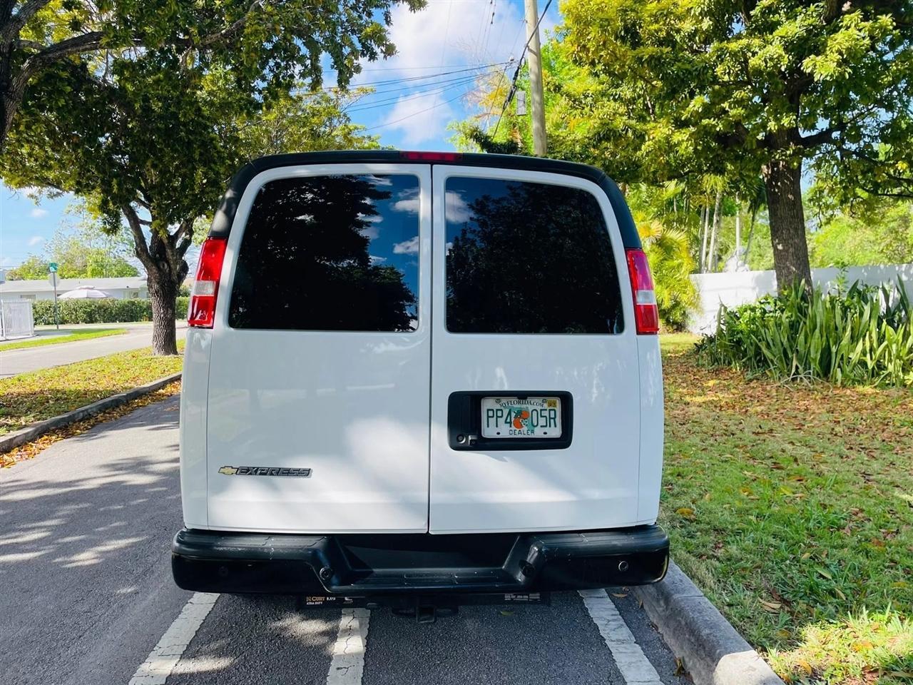 Chevrolet Express - Thumbnail 5