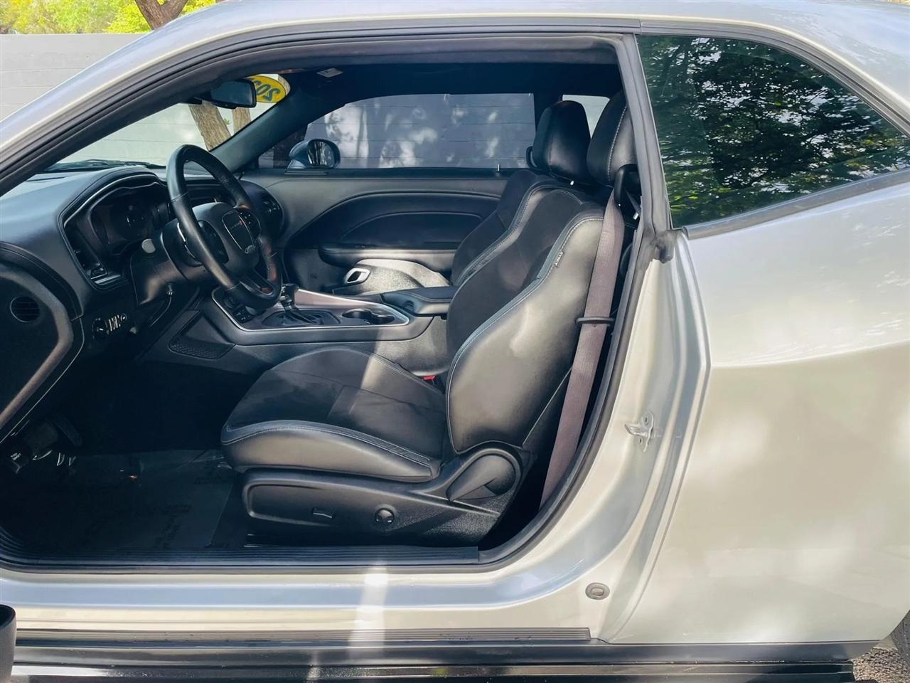 Dodge Challenger - Thumbnail 10