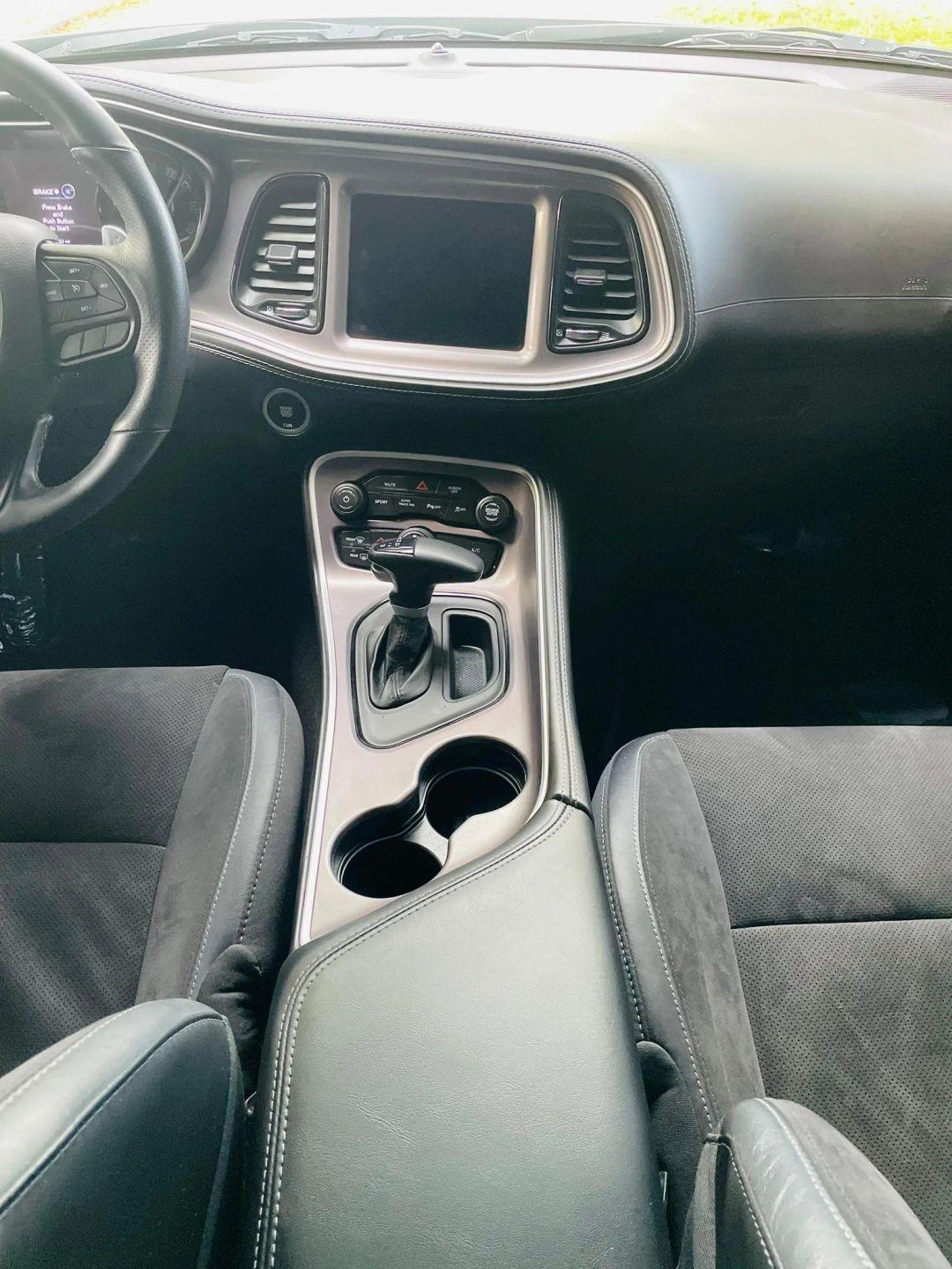 Dodge Challenger - Thumbnail 13