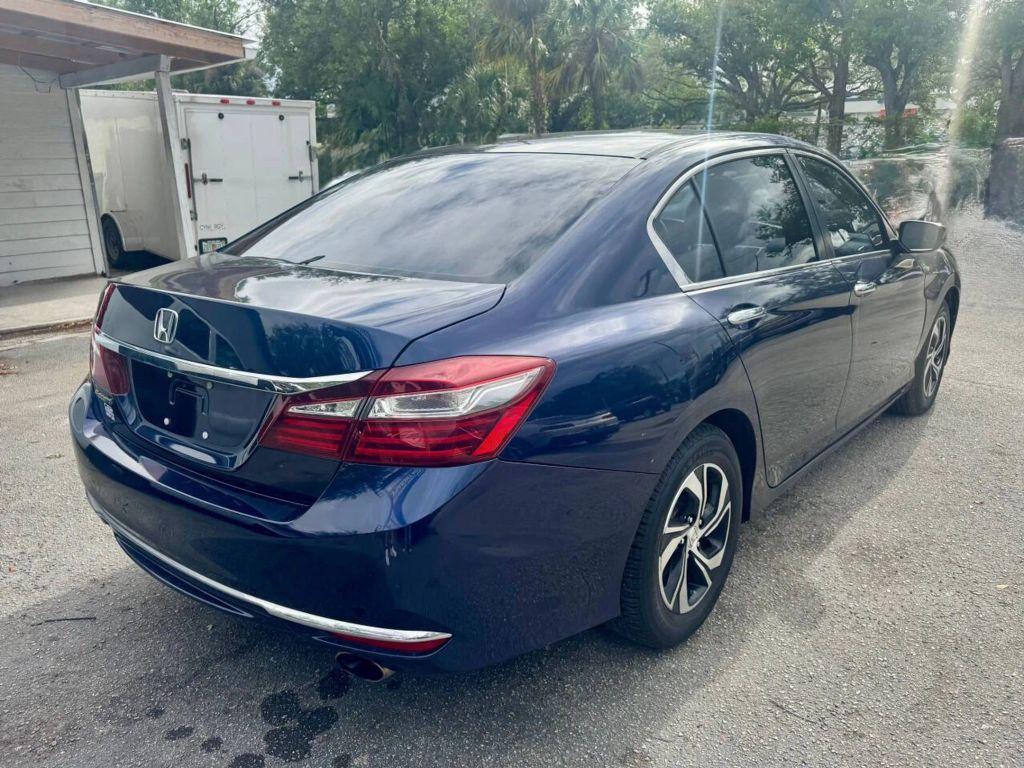 Honda Accord - Thumbnail 10