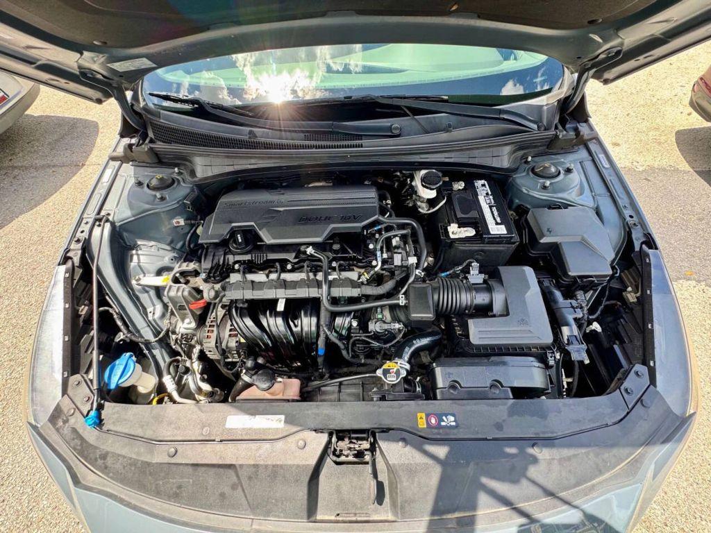 Hyundai Elantra - Thumbnail 19