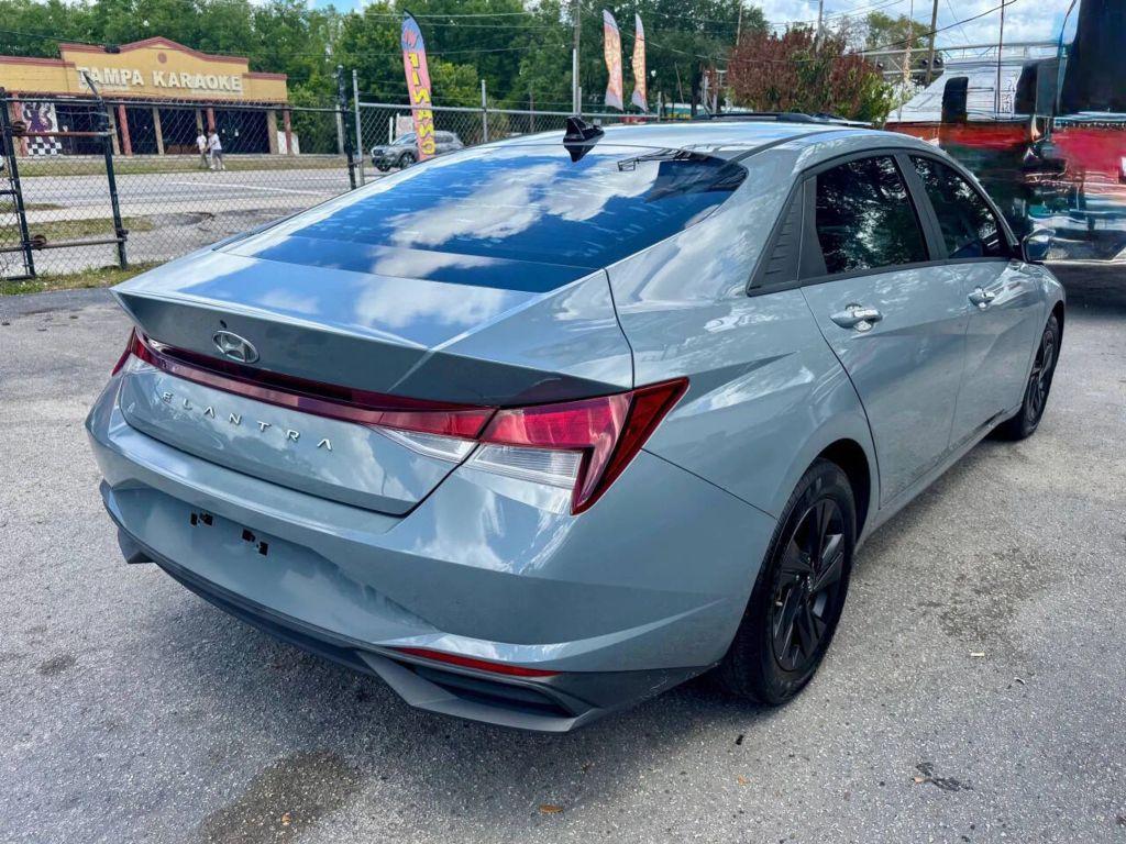 Hyundai Elantra - Thumbnail 11