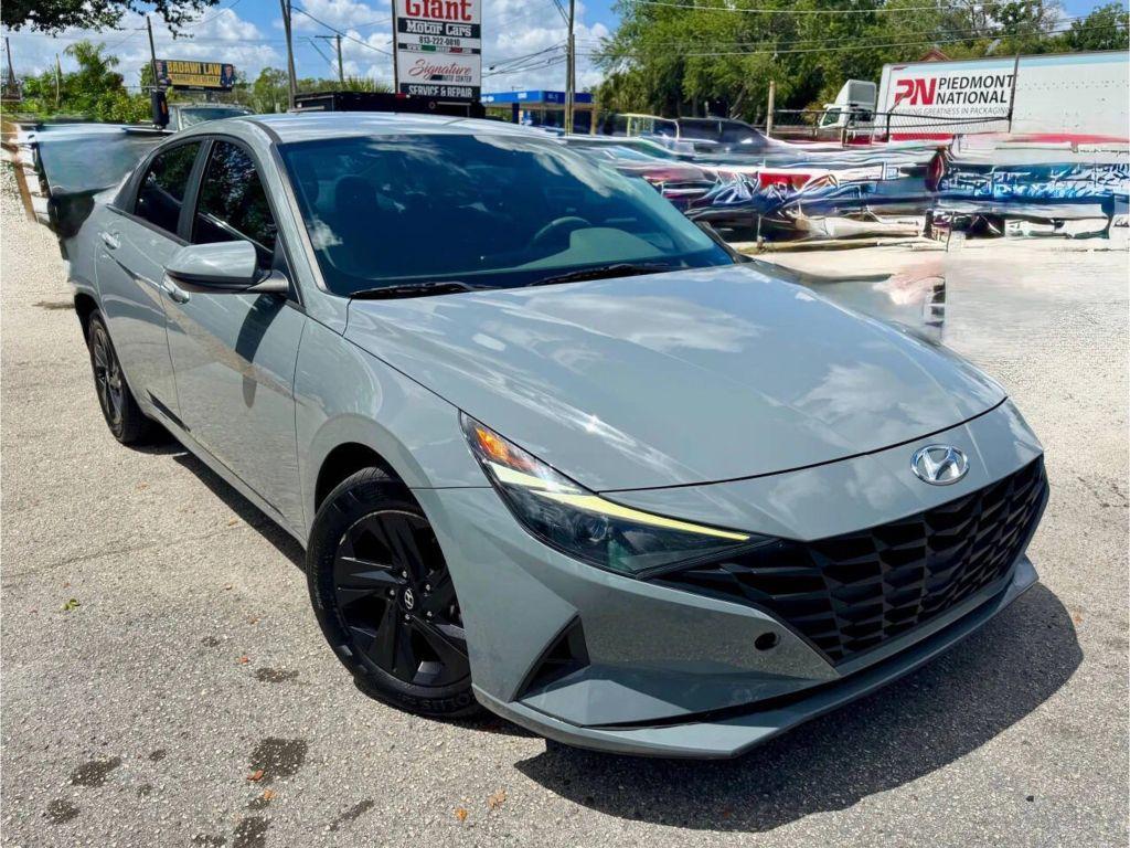 Hyundai Elantra - Thumbnail 9