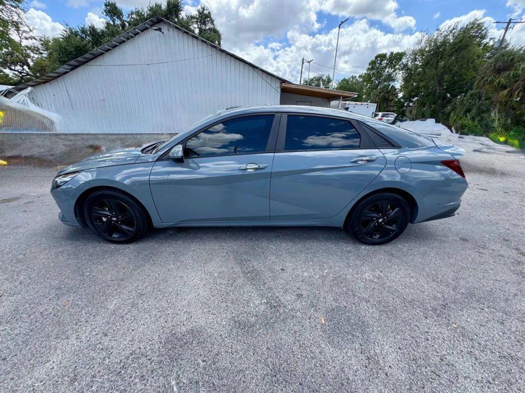 Hyundai Elantra - Thumbnail 12