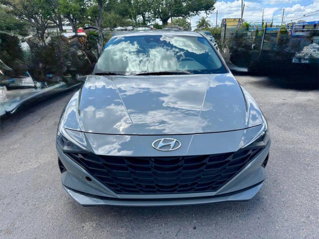 Hyundai Elantra - Thumbnail 14