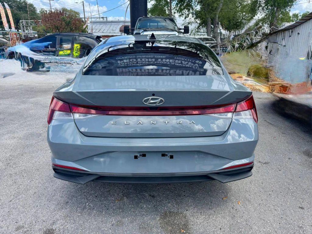 Hyundai Elantra - Thumbnail 15