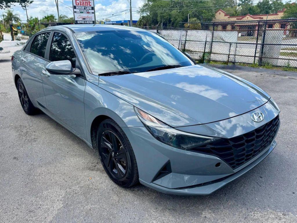 Hyundai Elantra - Thumbnail 16