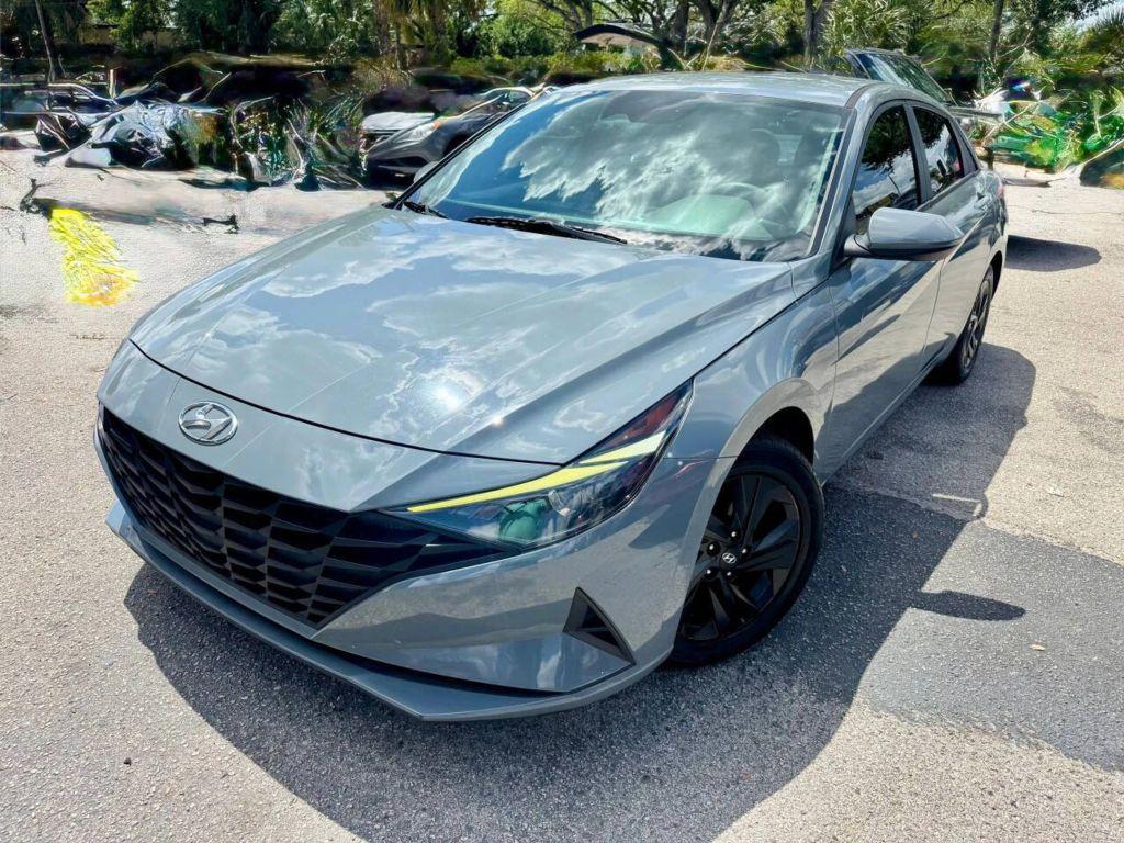 Hyundai Elantra - Thumbnail 8