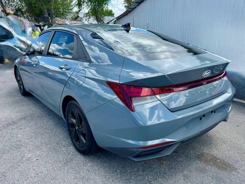 Hyundai Elantra - Thumbnail 10