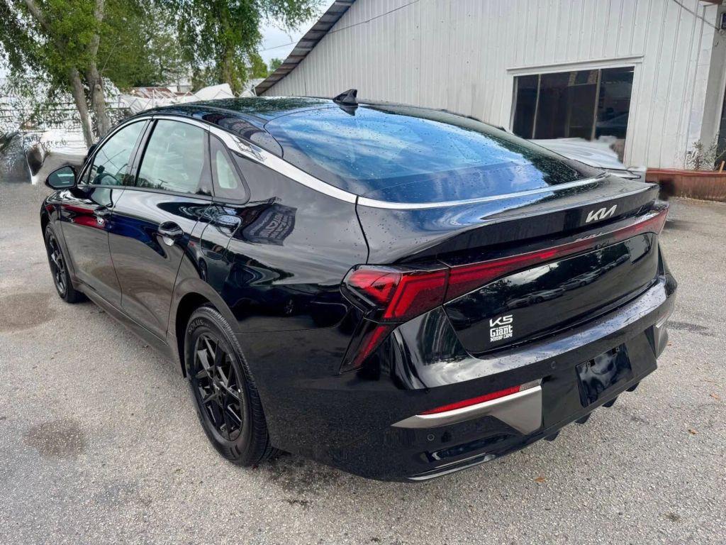 Kia K5 - Thumbnail 10