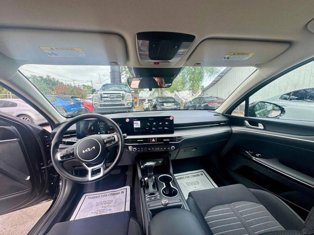 Kia K5 - Thumbnail 2