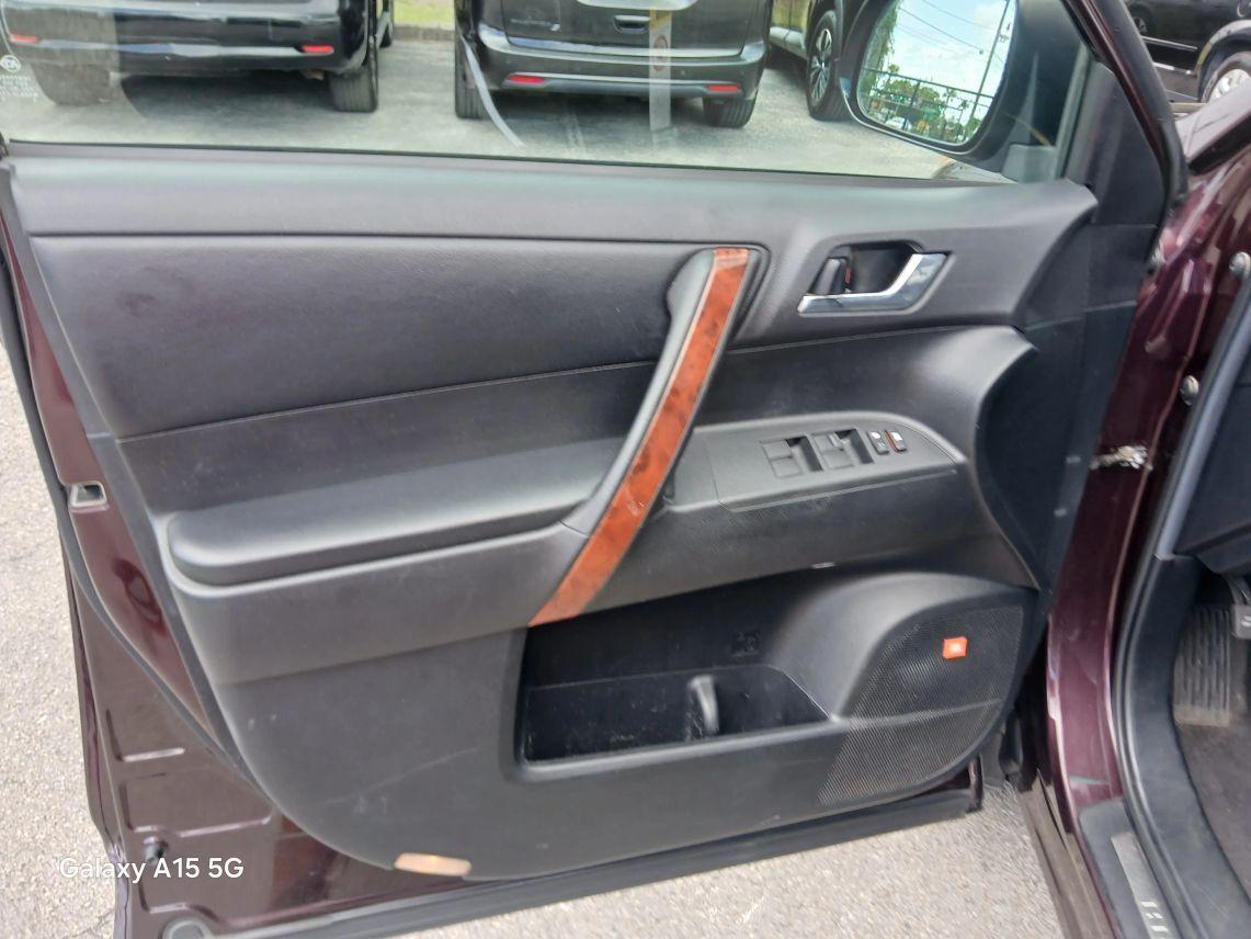 Toyota Highlander - Thumbnail 10