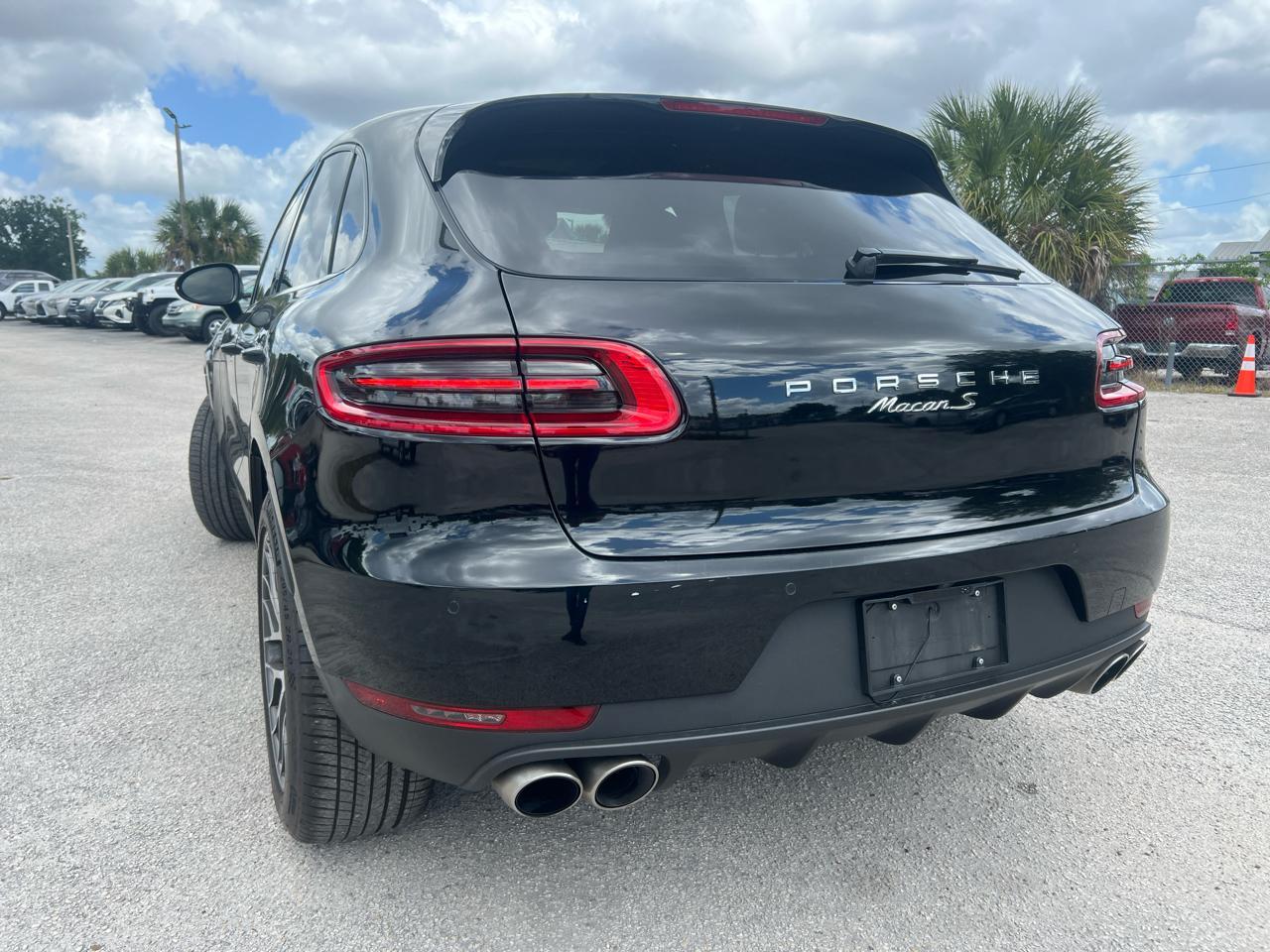 Porsche Macans - Thumbnail 6